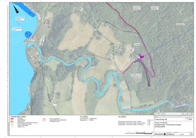 Situasjonsplan som viser tomtens beliggenhet, eksisterende infrastruktur (veier, elvekryssing) og planlagte inngrep (kraftverk, veier, tunnel).