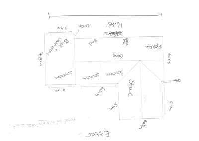 Håndtegnet etasjeplan (eller grunnplan) som viser romfordeling, mål og rombetegnelser for en bygning.