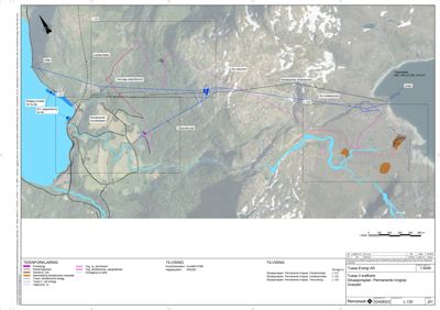 Situasjonsplan som viser tomtens beliggenhet, eksisterende og planlagt infrastruktur (veier, kabler) samt topografi.