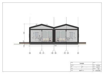 Snittegning (SNITT 1-1) som viser bygningens tverrsnitt, høyder, takform og innvendig oppdeling.