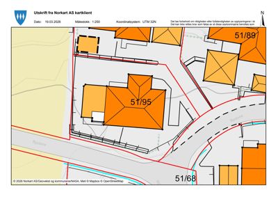 Situasjonsplan (tomtekart) som viser eiendomsnummer, bygningers plassering og grenser.