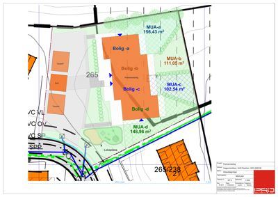 Situasjonsplan som viser tomtens grenser, plassering av boliger (Bolg a-d), areal (MUA), og omgivelser som vei og lekeplass.