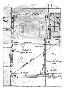 Etasjeplan eller romfordeling med innvendige mål og rombetegnelser som 'GARASJE', 'HALL', 'SOFA', 'BORD', 'SEN', 'TOILET'.