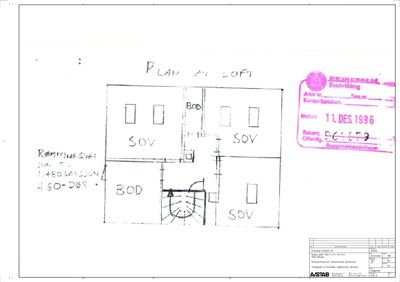 Håndskrevet etasjeplan for et loft med rombetegnelser (SOV, BOD) og en stempel fra Bergen kommune.