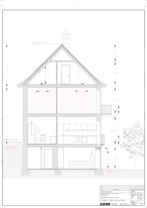 Snittegning (Snitt B-B) som viser bygningens tverrsnitt, høyder, romfordeling og orientering.