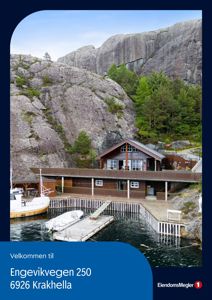 Fotografi av en hytte ved en kai med en stor fjellvegg i bakgrunnen.