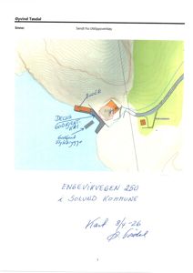Situasjonsplan som viser tomtens beliggenhet ved kysten, med topografiske kurver, vei (Engevikvegen), og håndskrevne merknader om godkjente og planlagte bygg (bad, kai, flyktsbro).