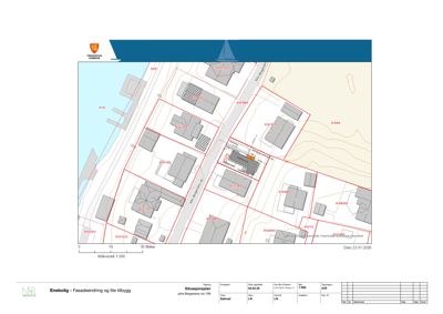 Situasjonsplan som viser tomt, nabobebyggelse, veier og høydeforhold.