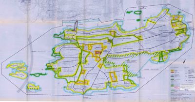 Situasjonsplan som viser tomtens form, grenser, vegnett og planlagt bebyggelse med fargekoding.