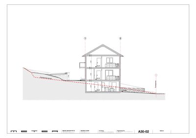 Snittegning som viser bygningens tverrsnitt, høyder og forhold til terreng.