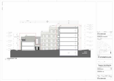 Lengdesnitt (snittegning) av en bygning med angitte høyder og etasjer.