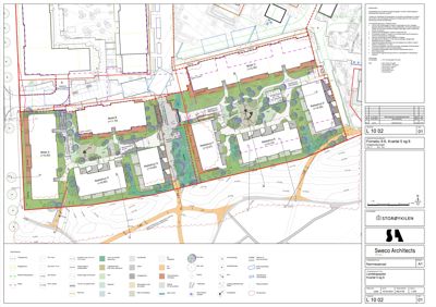 Situasjonsplan som viser plassering av bygninger (Block A-H, Skolehuset) på tomten med omgivende infrastruktur, terrengkurver og vegetasjon.