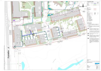 Situasjonsplan som viser tomtens grenser, nabolag, veier og plassering av nye og eksisterende bygninger.