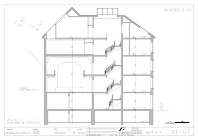 Snittegning (Snitt A-A) som viser bygningens tverrsnitt, etasjer, trapp og høyder.