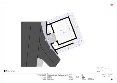 Etasjeplan (garasjeplass) med romfordeling, mål og skisse over tomtegrenser.