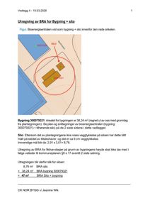 Situasjonsplan som viser plassering av bioenergisentralen (bygning og silo) i forhold til nabolaget, markert med en rød sirkel.