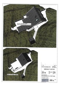 Perspektivtegning (rendering) som viser en 3D-modell av en bygning i et terreng. Tegningen illustrerer en tilbyggingsplan med tekstnotater om endringer i plattinger og tak.