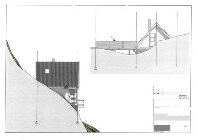 Fasadetegning som viser bygningens utseende sett fra nord og vest, inkludert terrassering og terrengforhold.