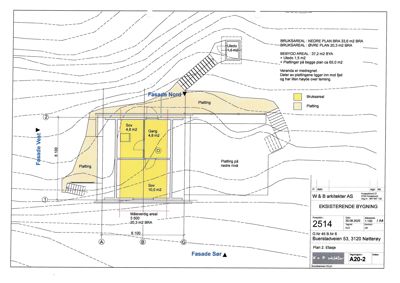 Situasjonsplan som viser bygningens plassering på tomt med terrengkonturer, fasader, tilkomstveier og arealopplysninger.