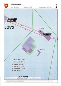 Situasjonsplan (D-1) som viser tomtens grenser, plassering av bygninger (A-H), vegger og mål.