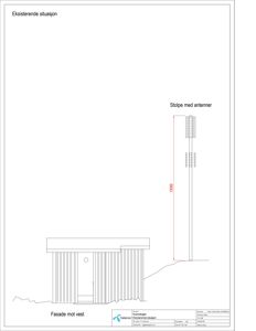 Fasadetegning som viser en eksisterende bygning sett fra vest, med en antennestolpe i nærheten.