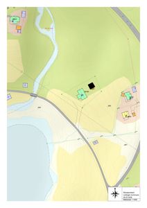 Situasjonskart som viser tomtens plassering i forhold til nabolag, veger, vassdrag og høydeforhold.