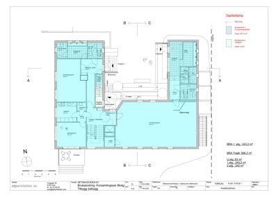Etasjeplan (1. etasje) som viser romfordeling, arealer og innganger for et bygg.