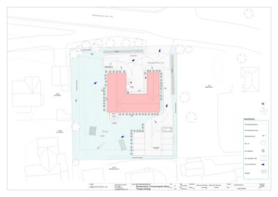 Situasjonsplan som viser bygningens plassering på tomten, omgivende bebyggelse, vegforhold og planlagt beplantning.