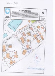 Situasjonsplan (kartutsnitt) som viser eiendomsforhold, naboeiendommer og bygningers plassering.