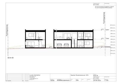 Snittegning (Snitt B) som viser bygningens tverrsnitt, etasjer og høydemål.
