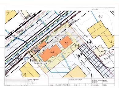 Situasjonsplan som viser tomtens grenser, naboparceller, veier og plassering av bygninger (A1, A2) med tilhørende mål og høyder.