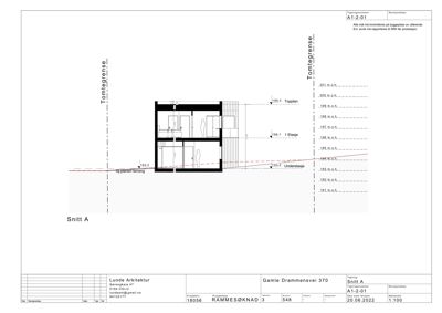 Snittegning (Snitt A) som viser bygningens tverrsnitt, høydemål og romfordeling.