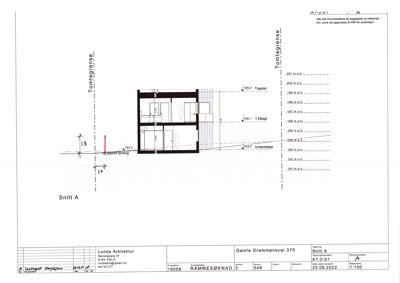 Snittegning (Snitt A) som viser bygningens tverrsnitt med høydemål og romfordeling.