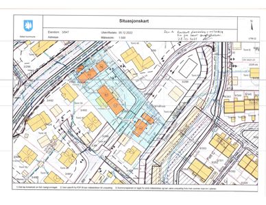 Situasjonskart som viser eiendomsnummer, tomtenummer, bygningsspor og kommunale planer for et område i Aker kommune.