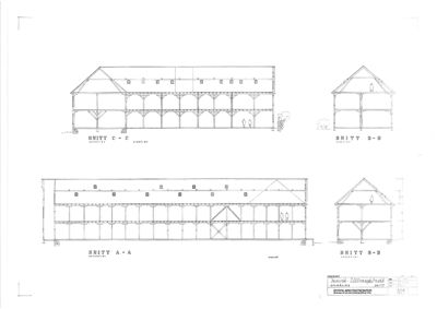 Snittegning som viser bygningens indre konstruksjon, høyder og romfordeling sett fra siden.