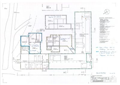 Etasjeplan (Bruksplan) som viser romfordeling, veggposisjon og arealoppdelinger for en bygning.