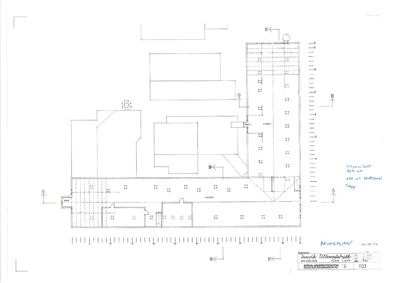 Etasjeplan (brukplan) som viser romfordeling, vegger og utstyr i et bygg.