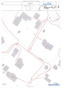 Situasjonsplan som viser tomt, bygninger, veier og grunneiergrenser.