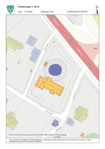 Situasjonsplan som viser bygningens plassering i forhold til nabolaget, veier og tomtegrenser.