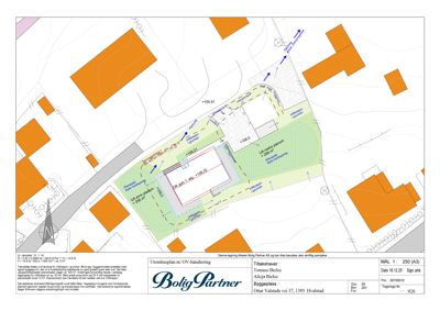 Situasjonsplan som viser tomtens grenser, nabobebyggelse, terrengforhold (høydekurver), planlagt beplantning og utvendige arealer.