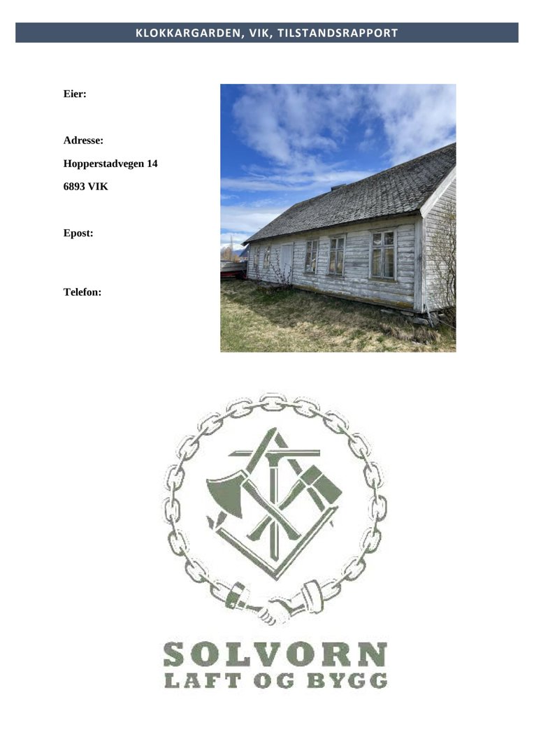 Fotografi av en gammel, hvitmalt trebygning med skifer tak sett fra siden.