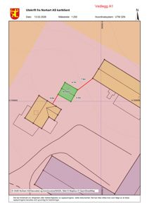 Situasjonsplan eller tomtekart som viser bygningsplassering, avstander og koordinatsystem.