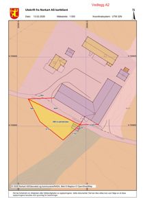 Situasjonsplan som viser tomtens grenser, bygningers plassering, avstander og areal (398 kvadratmeter).