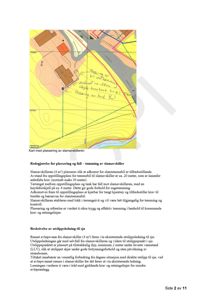 Et situasjonskart som viser plassering av en slamavskiller i forhold til eiendomsgrenser, vannveier og eksisterende infrastruktur. Kartet inneholder også håndskrevne notater om plassering og dimensjoner.