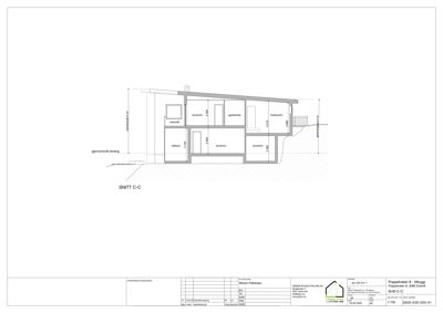 Snittegning (SNITT C-C) som viser bygningens tverrsnitt, høyder, romfordeling og grunnforhold.