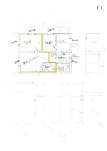 Etasjeplan (E1) med romfordeling, mål og håndskrevne notater.