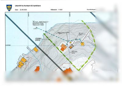 Situasjonsplan (tomtekart) med høydekurver, eiendomsgrenser, veier og topografisk informasjon.