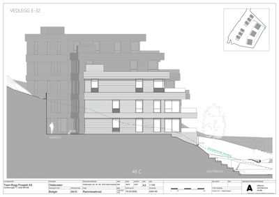 Snittegning som viser bygningens tverrsnitt, høydeforhold og relasjon til terreng.