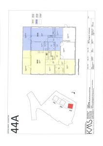 Bildet viser en etasjeplan (romfordeling) for leilighet 44A i Vesthøllingen, samt en situasjonsplan nederst som viser plasseringen av leiligheten i bygget.