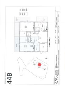 Etasjeplan (leilighetsplan) med romfordeling, arealoppdelinger og situasjonsplan for tomt 44B.